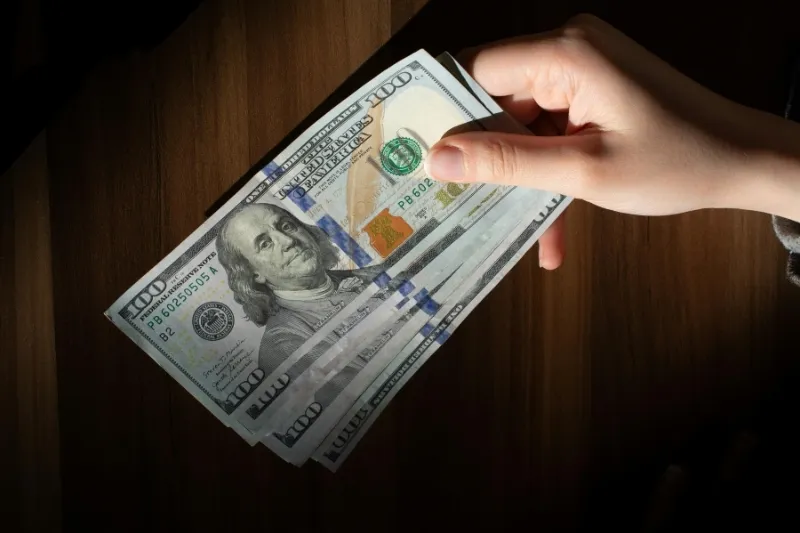 đồng USD c&oacute; ảnh hưởng đến gi&aacute; trị kim loại ph&aacute;i sinh